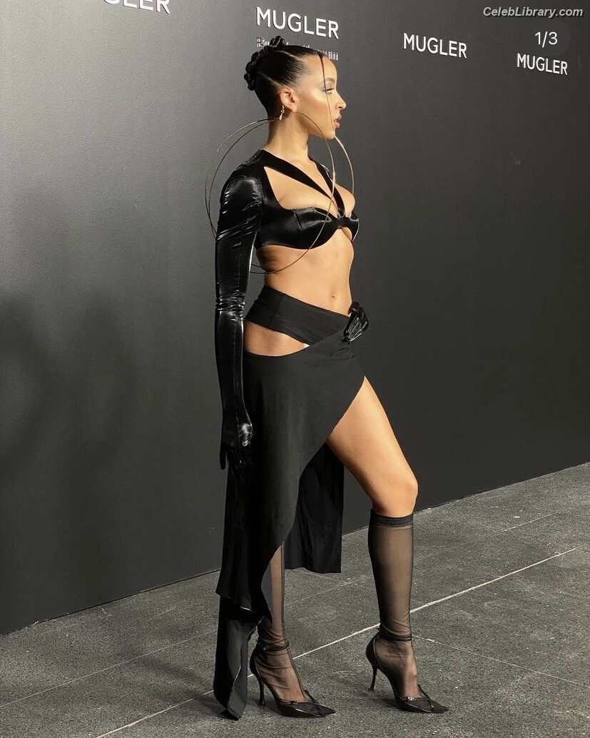 Tinashe photo 1 of 595