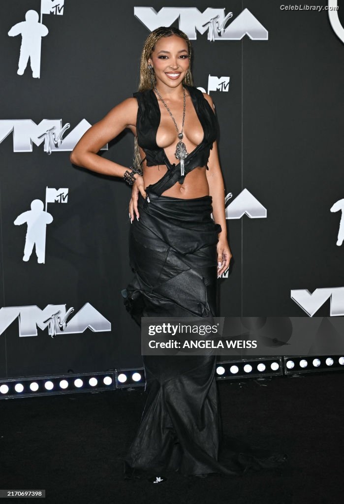 Tinashe photo 4 of 595