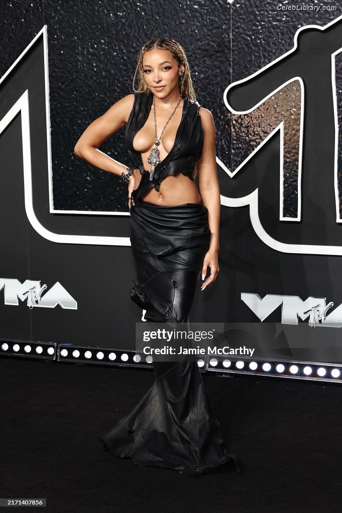 Tinashe photo 11 of 595