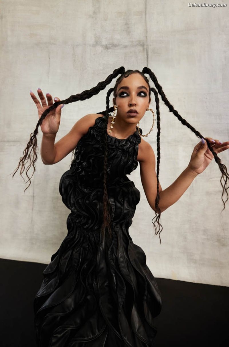 Tinashe photo 4 of 595