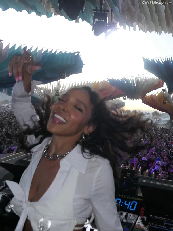 Tinashe photo 13 of 595