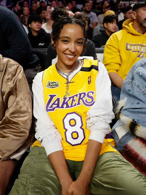 Tinashe photo 20 of 595