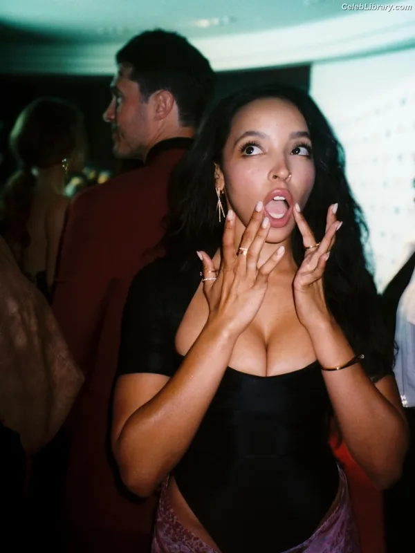 Tinashe photo 1 of 595
