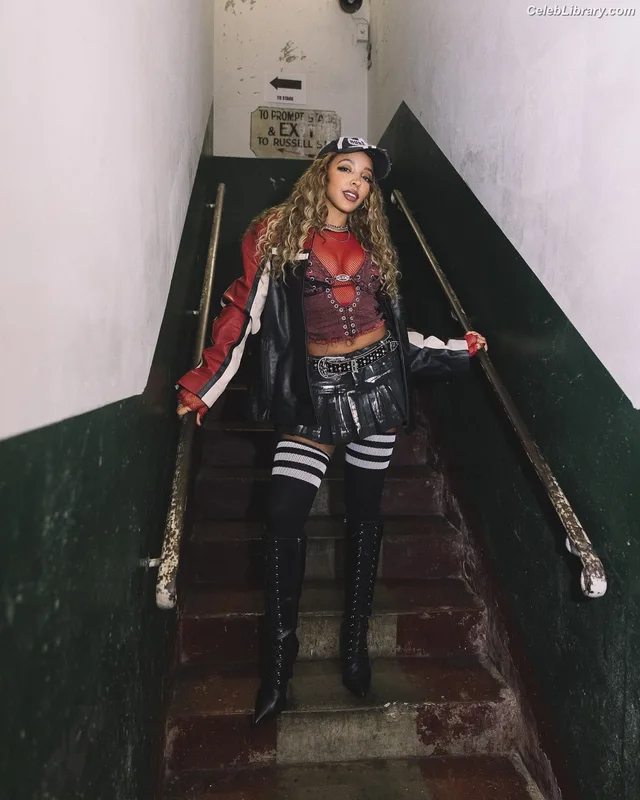 Tinashe photo 4 of 595