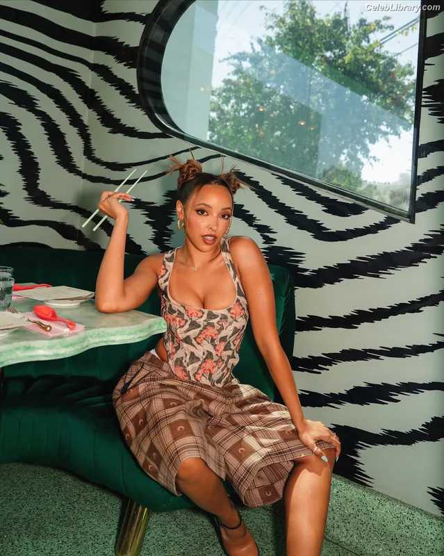 Tinashe photo 4 of 595