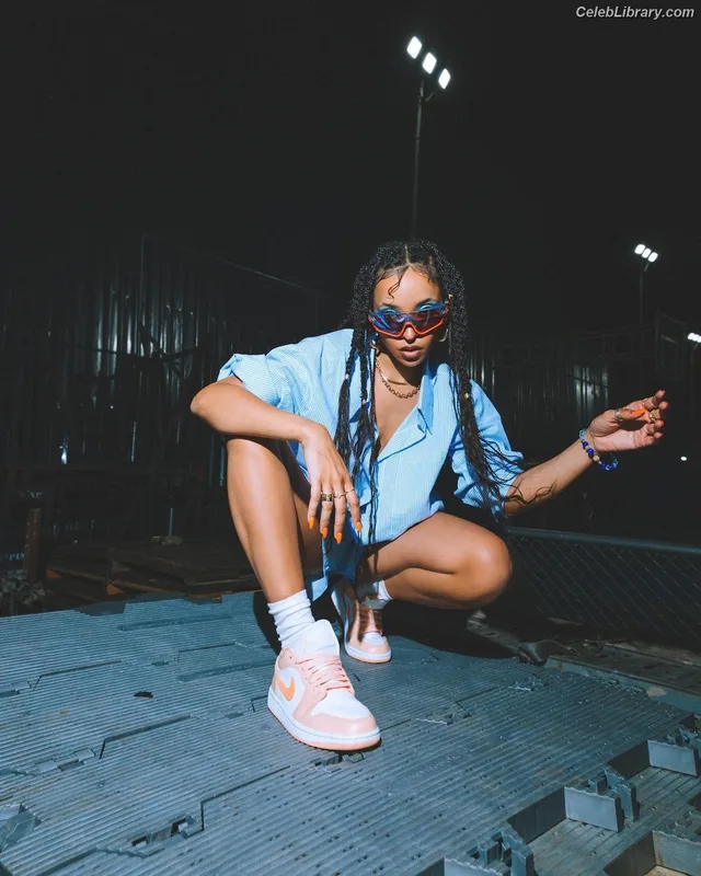 Tinashe photo 11 of 595