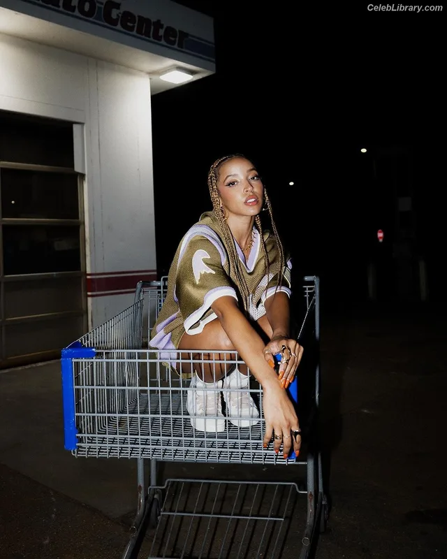 Tinashe photo 15 of 595