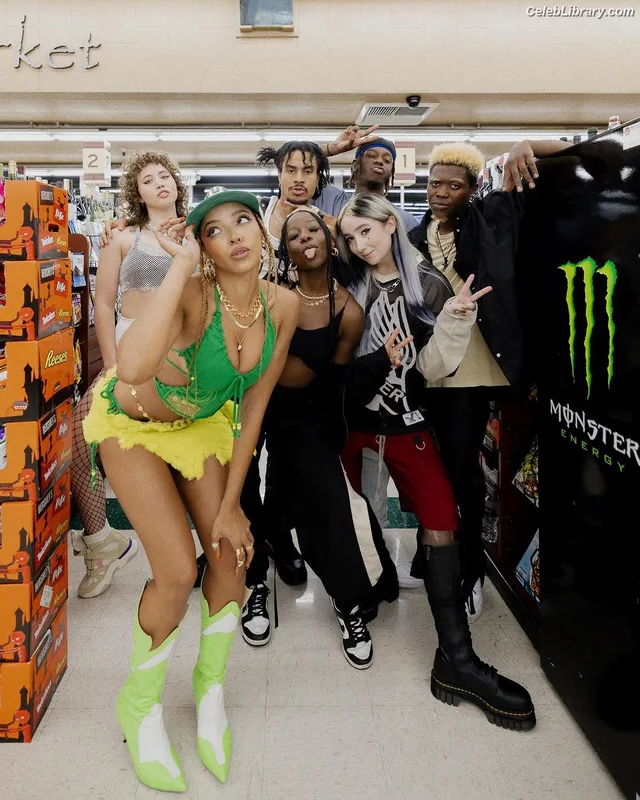 Tinashe photo 20 of 595