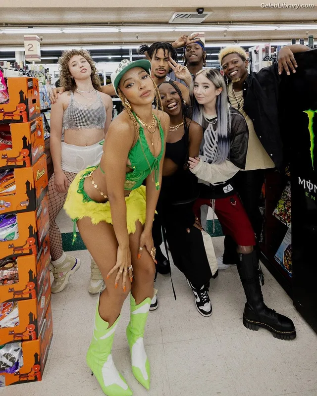 Tinashe photo 21 of 595