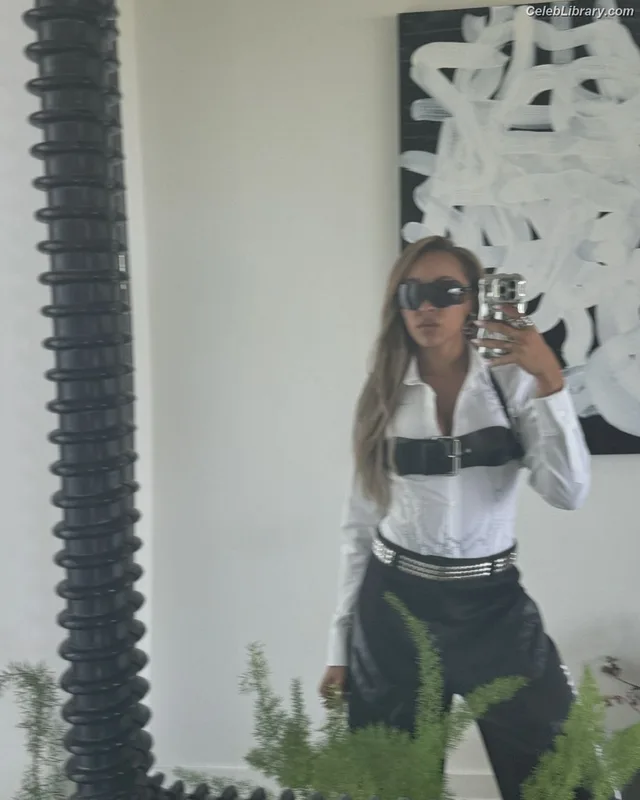 Tinashe photo 10 of 595