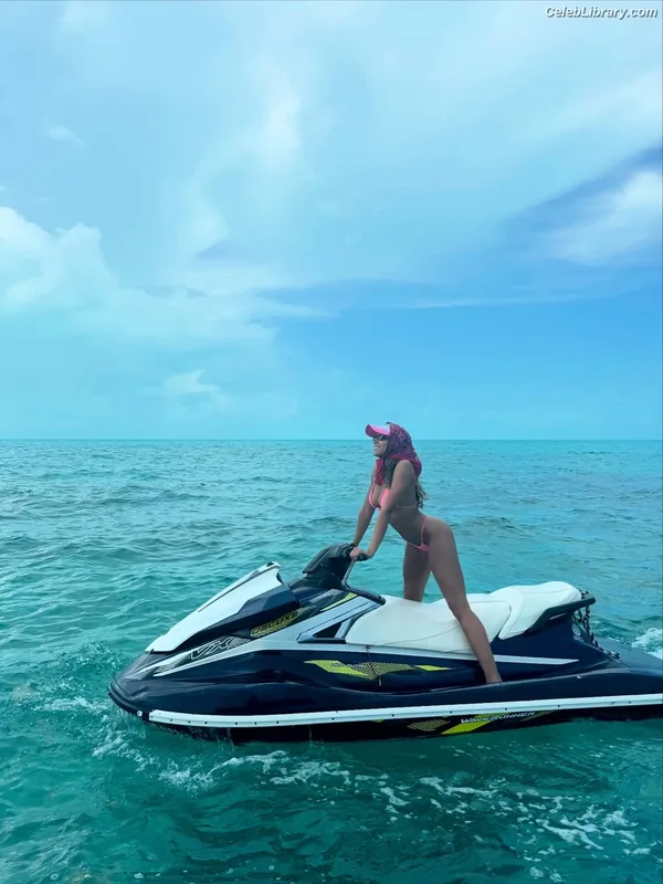 Tinashe photo 16 of 595