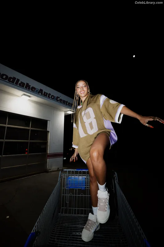 Tinashe photo 11 of 595