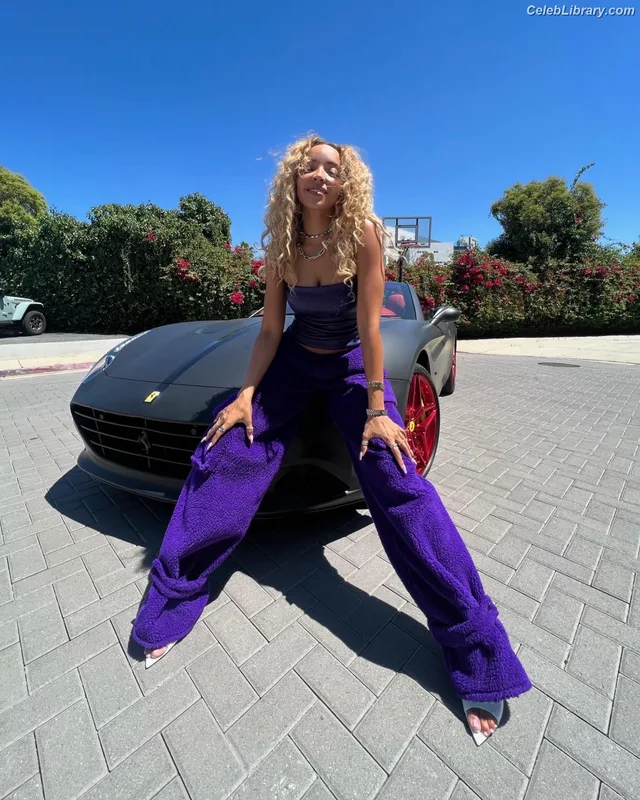 Tinashe photo 17 of 595