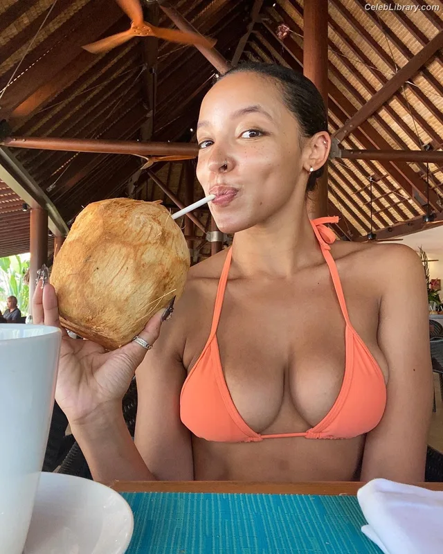 Tinashe photo 10 of 595