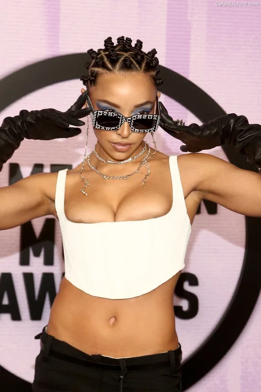 Tinashe photo 17 of 595