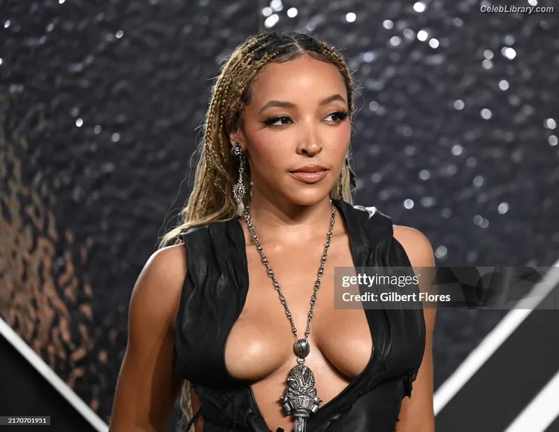 Tinashe photo 6 of 595