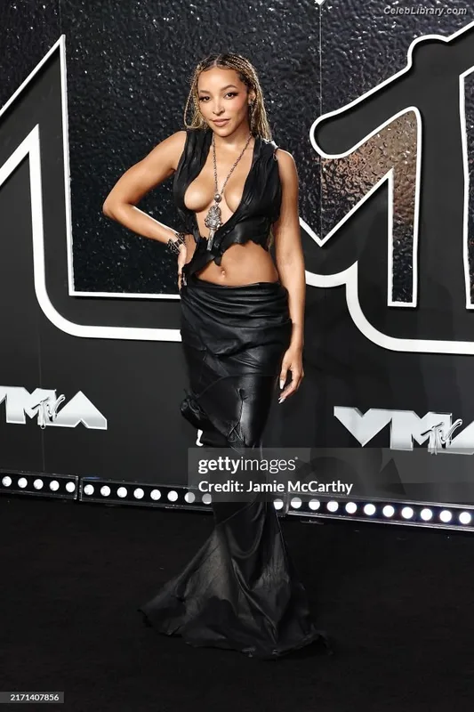 Tinashe photo 11 of 595
