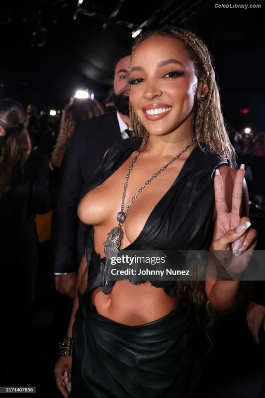 Tinashe photo 13 of 595