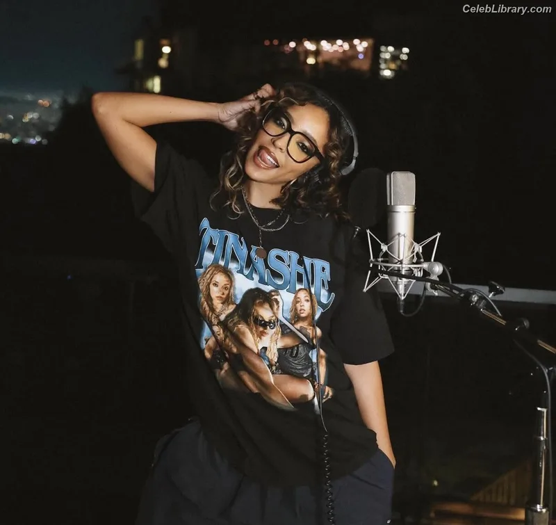 Tinashe photo 24 of 595