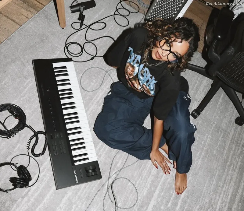 Tinashe photo 2 of 595