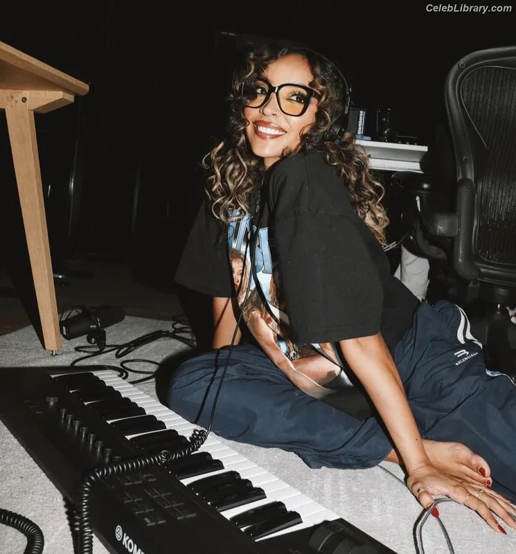 Tinashe photo 3 of 595