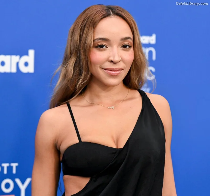 Tinashe photo 19 of 595
