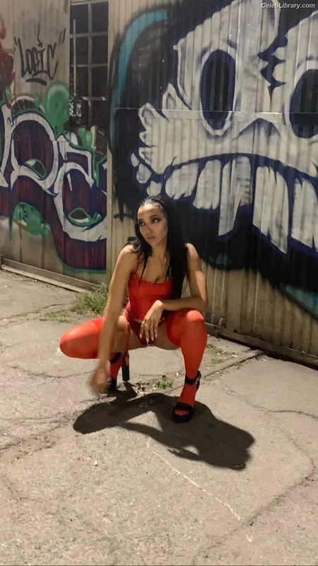 Tinashe photo 3 of 595