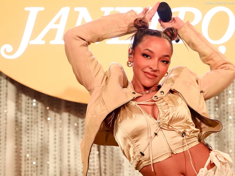 Tinashe photo 16 of 595