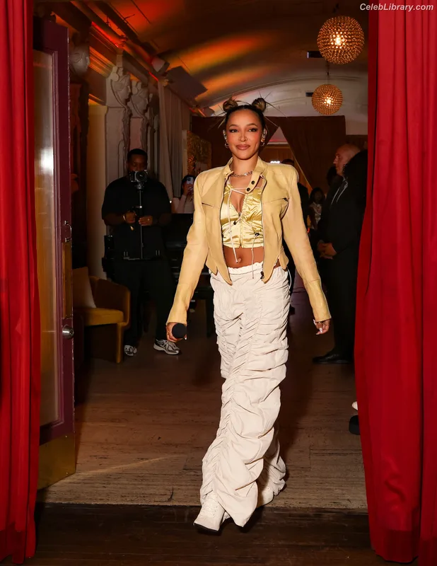 Tinashe photo 19 of 595