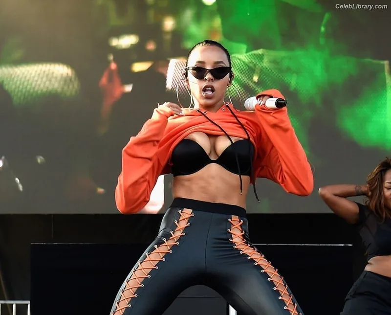 Tinashe photo 6 of 595