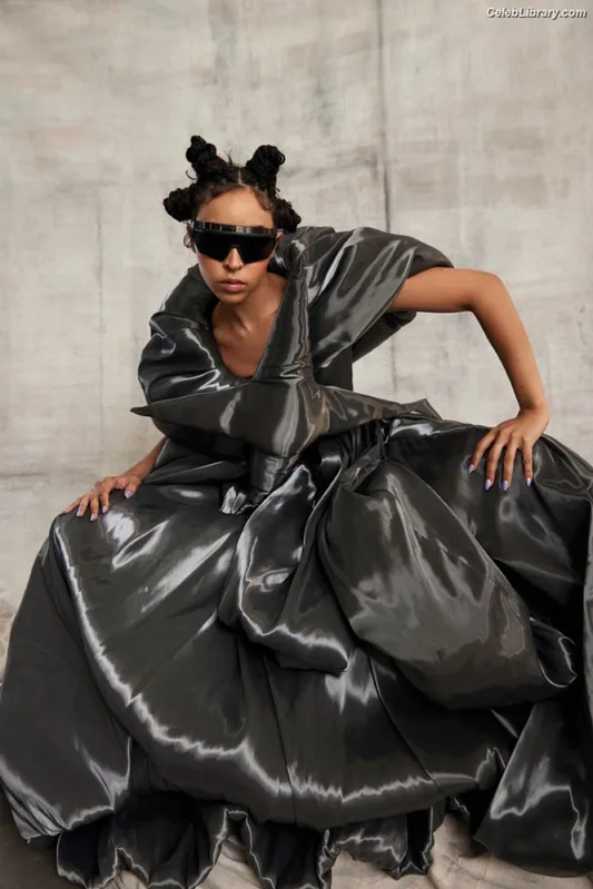 Tinashe photo 2 of 595
