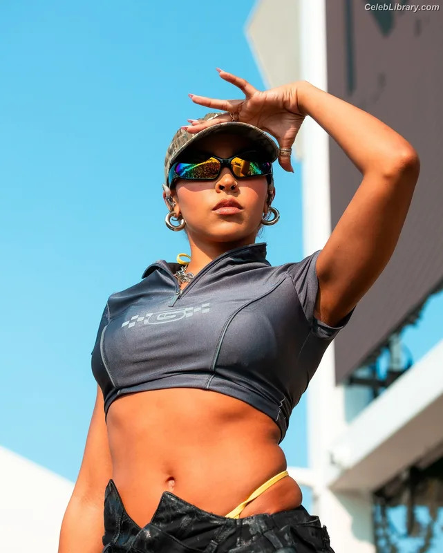 Tinashe photo 2 of 595