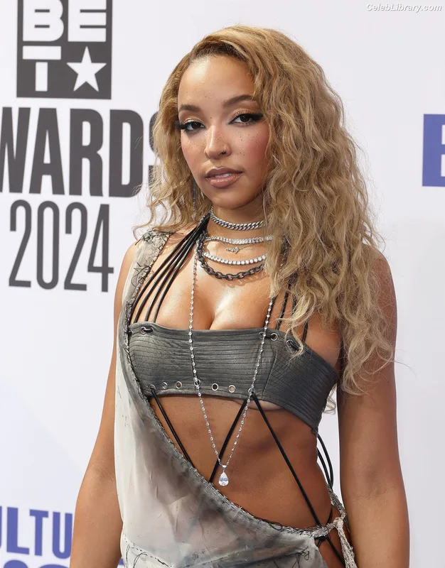 Tinashe photo 9 of 595