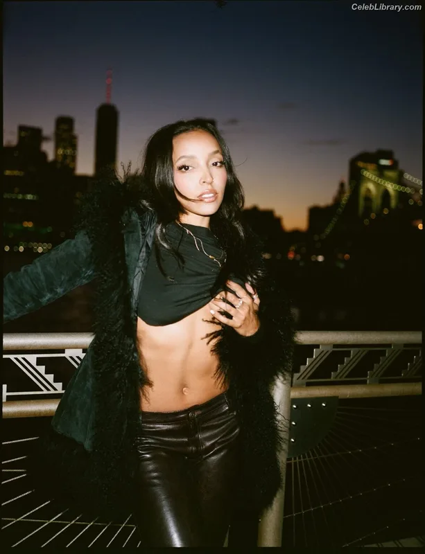 Tinashe photo 22 of 595