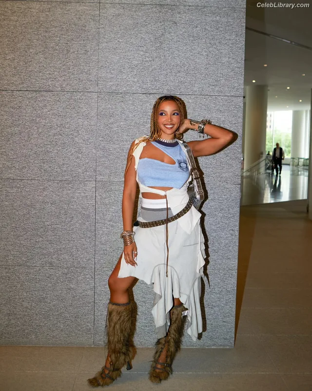 Tinashe photo 17 of 595