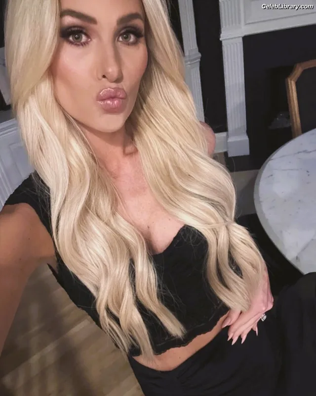 Tomi Lahren photo 22 of 336