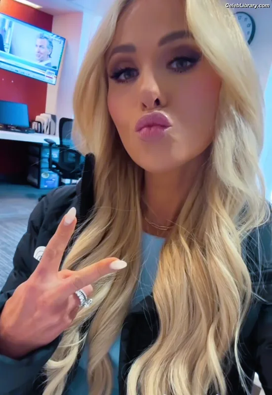 Tomi Lahren photo 13 of 336