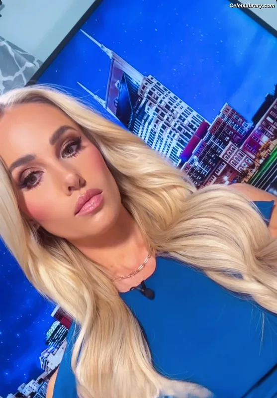 Tomi Lahren photo 14 of 336