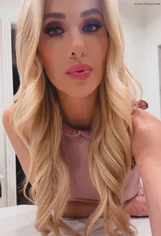Tomi Lahren photo 16 of 336