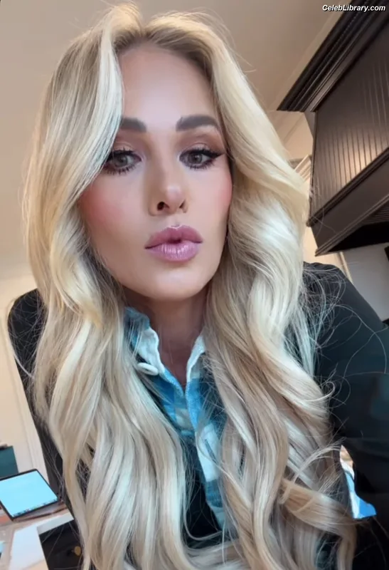 Tomi Lahren photo 10 of 336