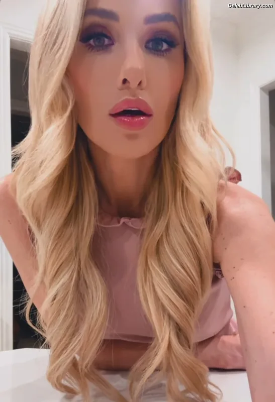 Tomi Lahren photo 11 of 336