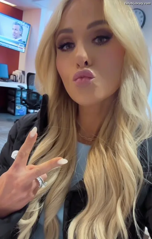 Tomi Lahren photo 23 of 336