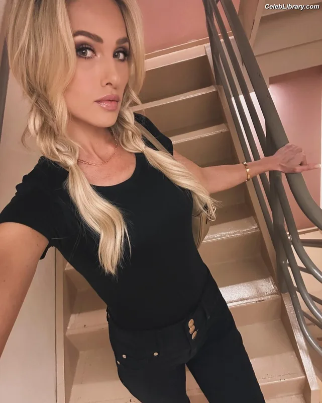 Tomi Lahren photo 2 of 336