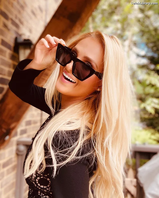 Tomi Lahren photo 23 of 336