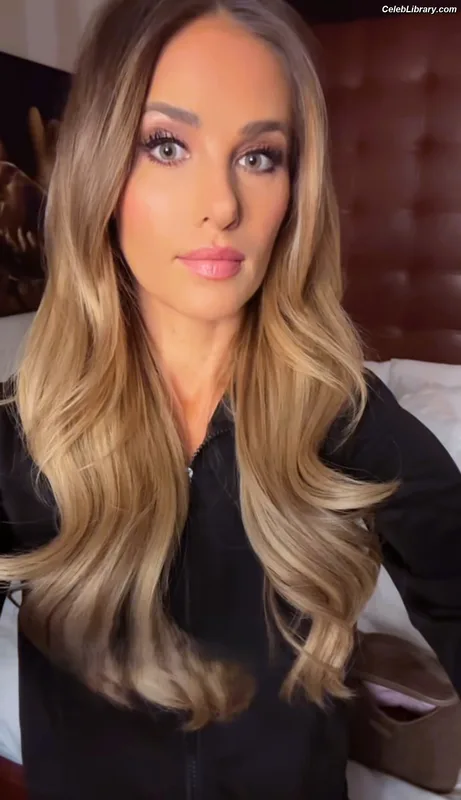 Tomi Lahren photo 17 of 336