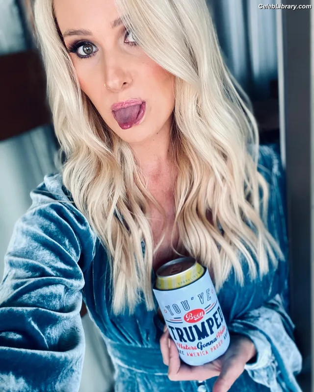 Tomi Lahren photo 3 of 336