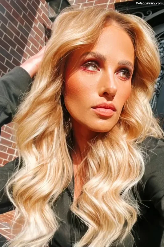 Tomi Lahren photo 14 of 336