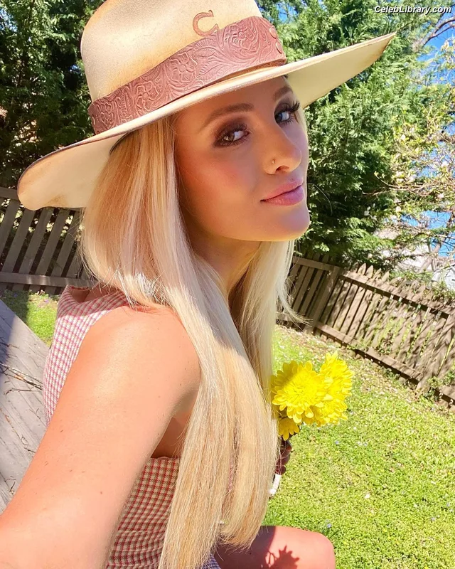 Tomi Lahren photo 9 of 336