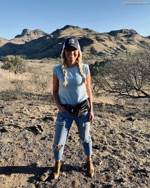 Tomi Lahren photo 11 of 336