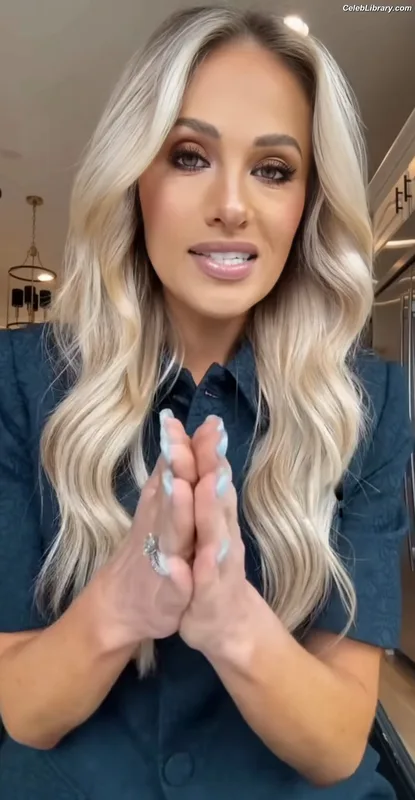 Tomi Lahren photo 19 of 336